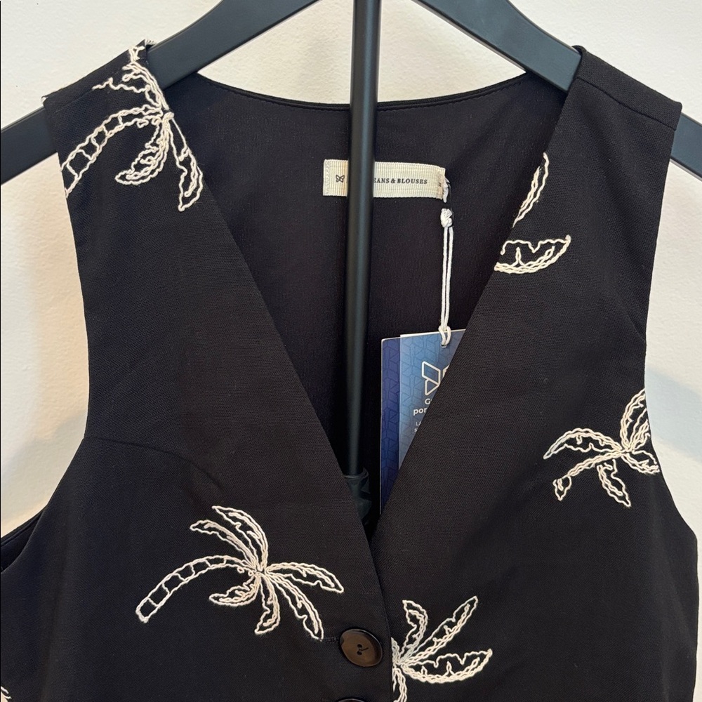 NWT J & B Black Palm-Embroidered Button Tank - Picture 5 of 6